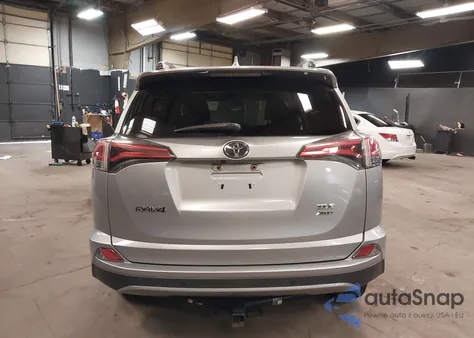 2017 Toyota Rav4 Xle z USA, uszkodzony, nr VIN 2T3RFREV3HW643464